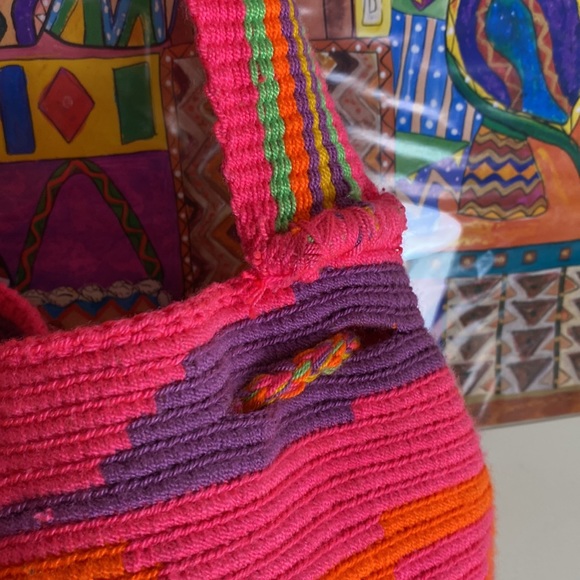 Colombian Wayuu hand woven one of a kind drawstring shoulder bag. - Picture 9 of 13